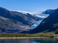 Teleblick vom Schiff zurück zum Svartisen Gletscher